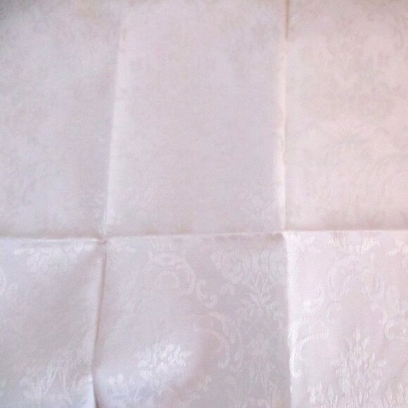 NEW! Wilson Court Garden Rose Damask Cloth Napkins, Champagne, 2 Pkgs. of 4=8 - Picture 13 of 13